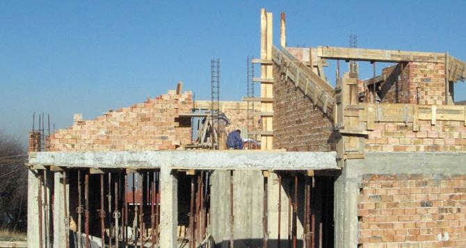 Изоставени строежи създават сериозна опасност за жителите на квартал Зона