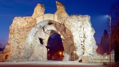 Η νότια πύλη του αρχαίου κάστρου της πόλης