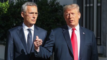 Йенс Столтенберг и Доналд Тръмп на срещата им на работна закуска в посолството на САЩ в Брюксел преди срещата на върха на НАТО.