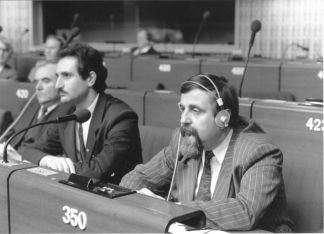 ПАСЕ : 5май 1992 Дебатите по приемане на България в Съвета на Европа. Снимка архив Лъчезар Тошев /отляво/