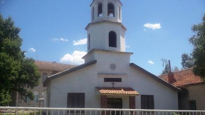 църквата „Св. Архангел Михаил” в с. Мъдрец