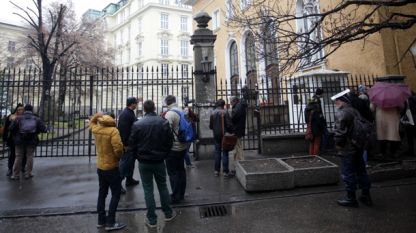 На 25 януари Софийският университет осъмна отново окупиран от студенти, които искат оставката на правителството