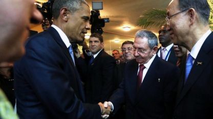 Барак Обама и Раул Кастро в Панама