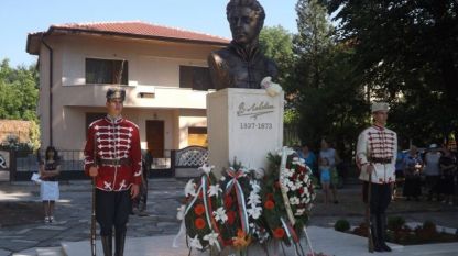 Паметникът на Васил Левски в Мездра