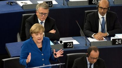 Ангела Меркел и Франсуа Оланд в Европейският парламент по време на дебатите
