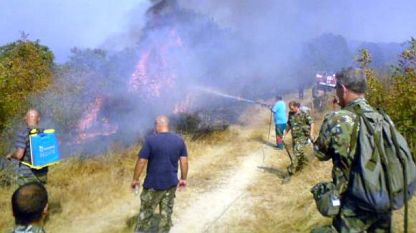 Военни се включват в гасенето на пожар в Ямболско
