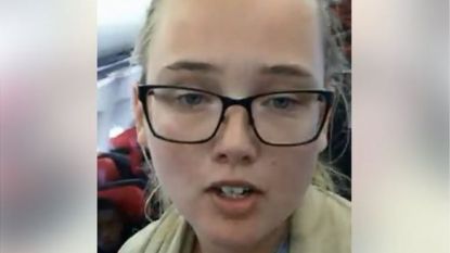 Студентката Елин Ершон снима и предаде на живо на страницата си във Фейсбук своя протест на борда на самолета, с който афганистанецът трябваше да бъде върнат в родината му.