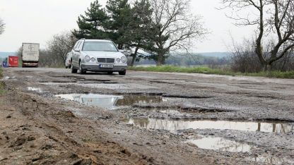Областният управител на Стара Загора настоява за спешен ремонт на пътища