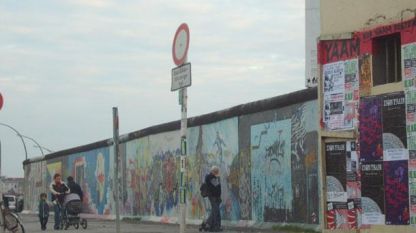 Берлинската стена днес е само туристическа атракция
