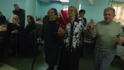 90-годишната баба Лина води първото хоро.