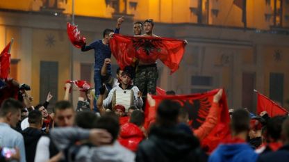 Феновете на Албания празнуваха класирането на тима на Евро 2016, което се разследва от УЕФА