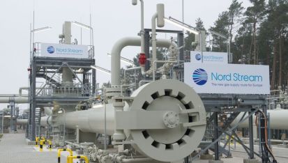 „Северен поток 2“ е проект за газопровод за доставка на руски газ по дъното на Балтийско море до Германия. Той ще удвои капацитета на сегашните тръби, който е 55 млрд. куб. м. годишно.
