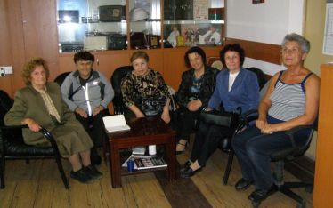 Мария Ставрева, Росица Дочкова, Надежда Гъжева, Миленка Йонова, Стефка Богданова, Александра Иванова ( от ляво на дясно) 