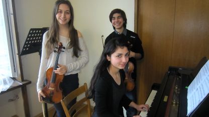 Οι Καλίνα Μίντσεβα, Μιχαέλα Πετρόβα (στο πιάνο) και Μπογκντάνα Μπούριν