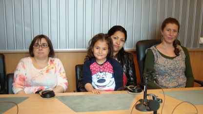Албена Драгиева, Силвия Красимирова с дъщеричката си Анджелина и Антония Тилкова в студиото на предаването (отляво надясно).