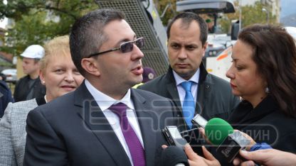 Министърът на регионалното развитие Николай Нанков е на посещение във Враца.