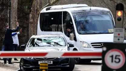 С автобуси бяха превозени 23-ма дипломати и техните семейства, които бяха изгонени от посолството на Русия в Лондон