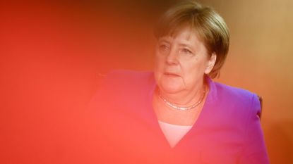 Ангела Меркел на заседание на правителството в Берлин преди да потегли за срещата на върха на НАТО в Брюксел.