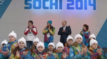 Владимир Путин присъства на издигането на руския флаг в олимпийското село