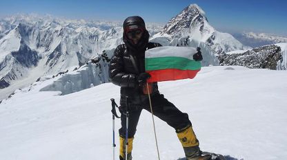 Bojan Petrow auf dem Broad Peak (der K2 im Hintergrund)