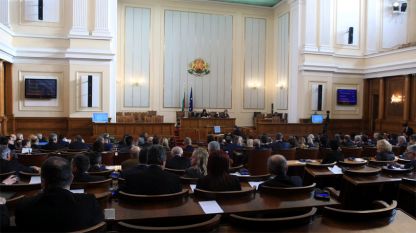С поздравления за Деня на народните будители започна днес заседанието на Народното събрание.