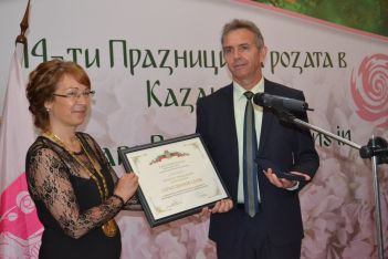 Едрьо Едрев бе удостоен със званието почетен гражданин на Казанлък от кмета Галина Стоянова през 2017 г.
