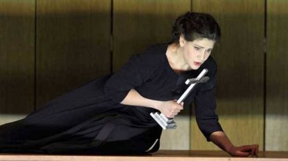 Аня Хартерос в сцена от операта.