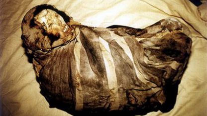 Находката, известна като „мумията Хуанита“ или „Ледената дева“ се съхранява в музея на град Арекипа.