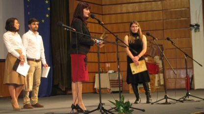 Елица Виденова - директор на Радио Варна получава приза “Пазител на традициите” 