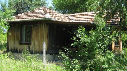 Една от къщите в с. Тошевци, в която по настоящ адрес са регистрирани 25 души