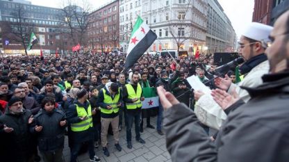 Демонстранти се молят в центъра на Хамбург