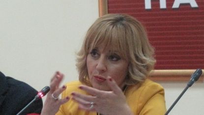 Мая Манолова