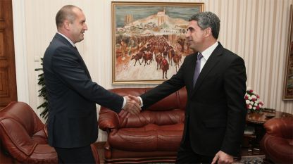 President-elect Rumen Radev (L) and incumbent President Rosen Plevneliev