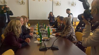 В Прага вицепрезидентът Илияна Йотова се срещна със заместник-председателят на Камарата на депутатите в чешкия парламент Ян Хамачек