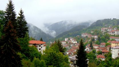 Изглед към село Момчиловци