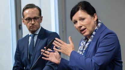 Германският министър на правосъдието Хайко Маас и еврокомисарят Вера Йоурова