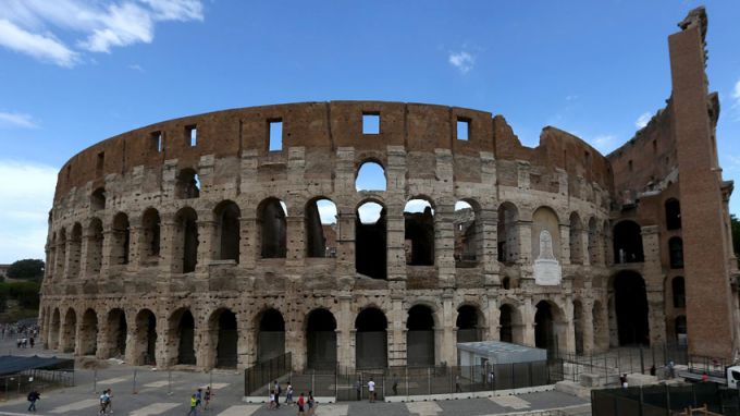 Италия се очаква да бъде отворена за туристите от средата