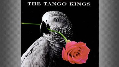Квартетът Танго Кингс въвежда в звукозаписното студио истински папагал