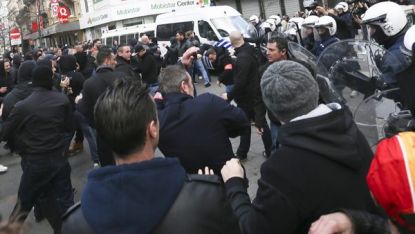 Белгийската полиция изтласка ултрадесни демонстранти от Площада на борката в Брюксел към странична улицаа