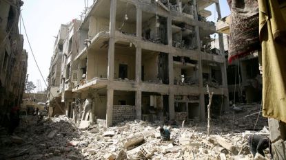 Разрушения в град Дума в анклава Източна Гута край Дамаск.