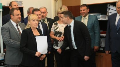Депутати от ПГ на БСП внесоха вот на недоверие в деловодството на НС.