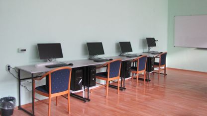 Училищна стая, оборудвана с компютри