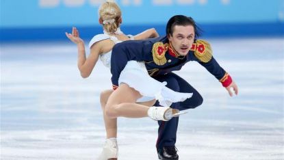 Татяна Волосожар и Максим Транков са начело след кратката програма при спортните двойки в Сочи