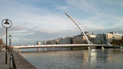 Мостът над река „Лифей“ в Дъблин, кръстен на името на Самюъл Бекет