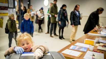 Холандците гласуваха в сряда на референдум за новия закон, но и за общински съветници.