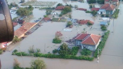 Снимки от района, наводнен от р. Скът, направени от екипажите на вертолетите 