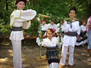 Традициите в село Винарово се предават на младото поколение
