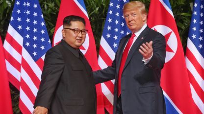 Около 48 минути продължи срещата на четири очи в Сингапур между президента на САЩ Доналд Тръмп и севернокорейския лидер Ким Чен-ун.