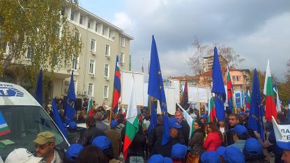 Протест пред съдебната палата в Стара Загора за собствеността върху Ески джамия