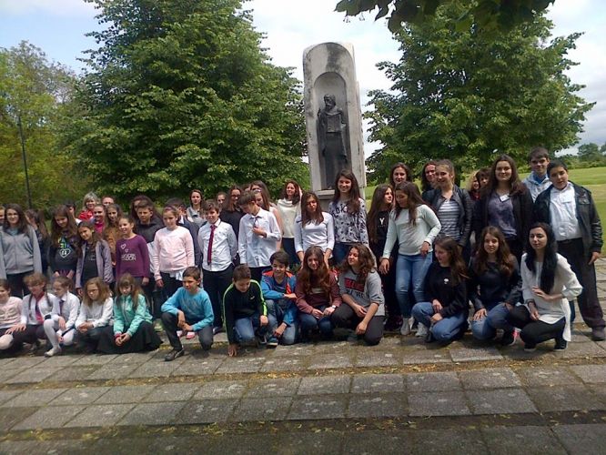деца от българските училища в Дъблин, Прага, Париж и Будапеща.